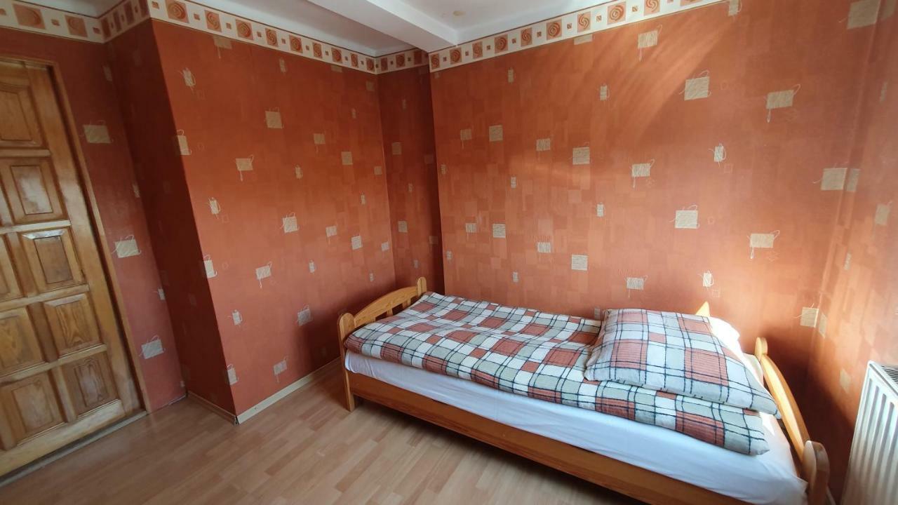 Pokoje Do Wynajecia Piastowska Międzyrzecz Buitenkant foto